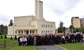 Kuva edellisestä, Petroskoissa v. 2016 järjestetystä pappeinkokouksesta. Ryhmäkuva.